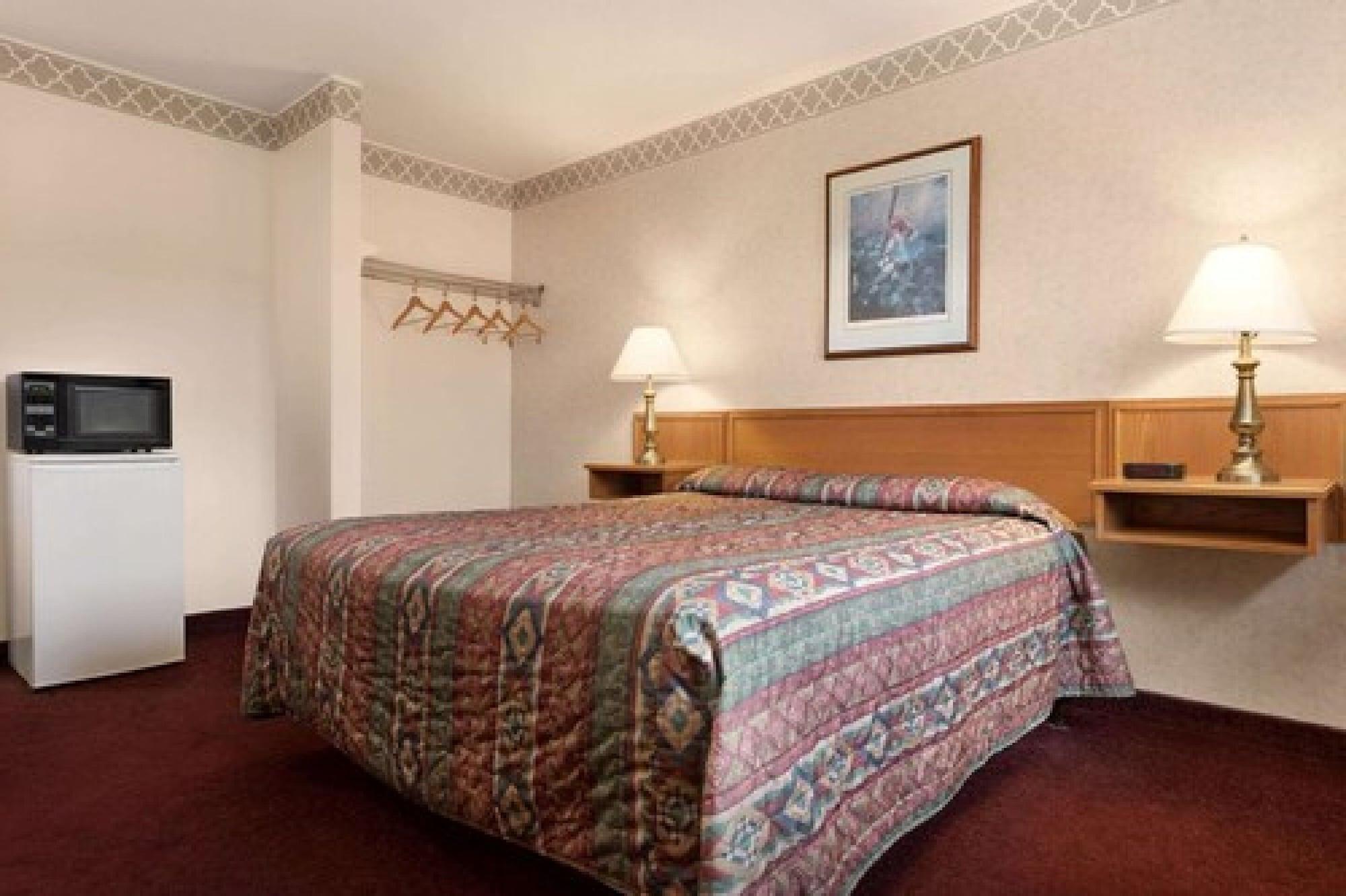 Travelodge By Wyndham פורט אלגין מראה חיצוני תמונה